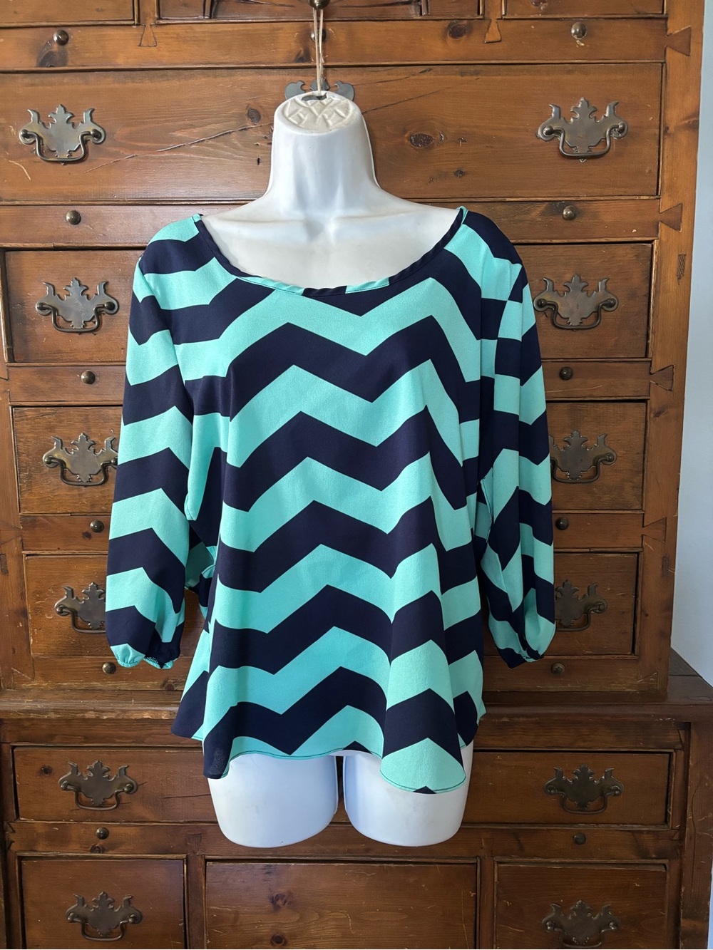Women’s Chevron Stripe Aqua & Navy Blouse Size L